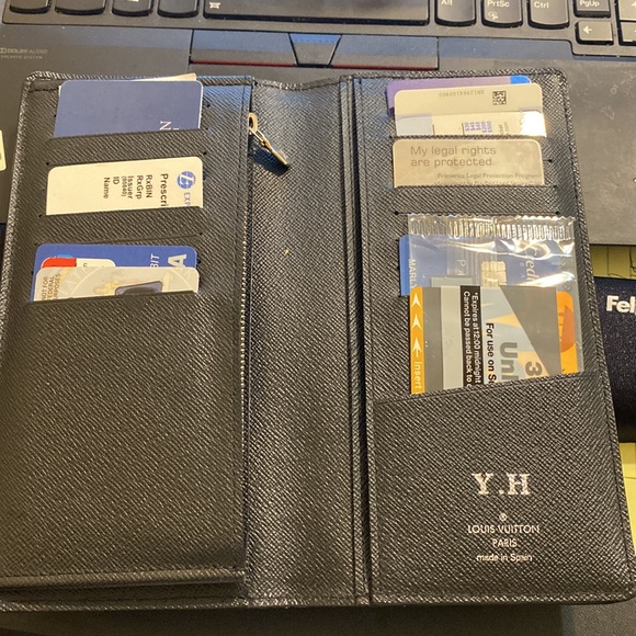 LV Preloved Black EPI Wallet 53775 - Picture 7 of 9